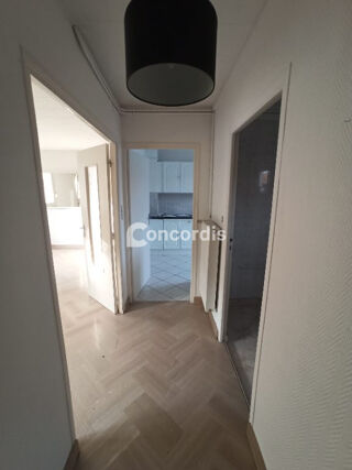  Appartement à louer 5 pièces 81 m²