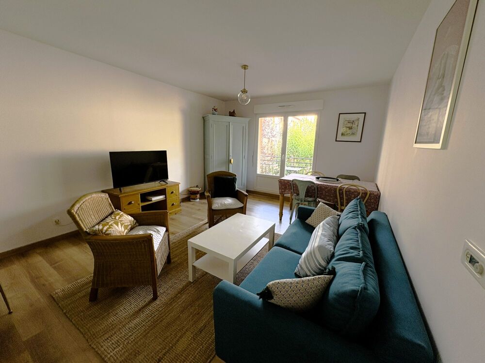 Coup de coeur à Orléans : Appartement type 2, balcon et statio