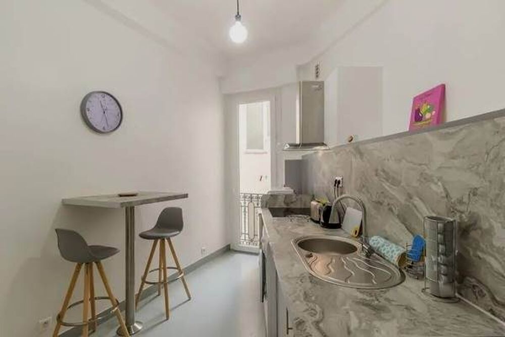Location Appartement Hyper Centre : 2 pièces meublé refait à neuf en location long Nice