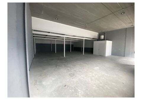   Local 190 m² Vaux-le-Pénil 