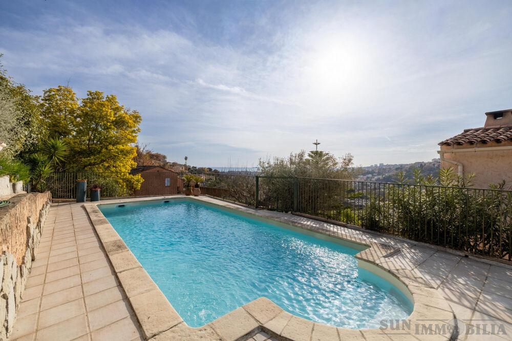 A vendre sur la Côte d'Azur, jolie maison provencale mitoyenne
