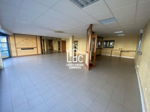   Rezé - Local activité show-room 568 m² 
