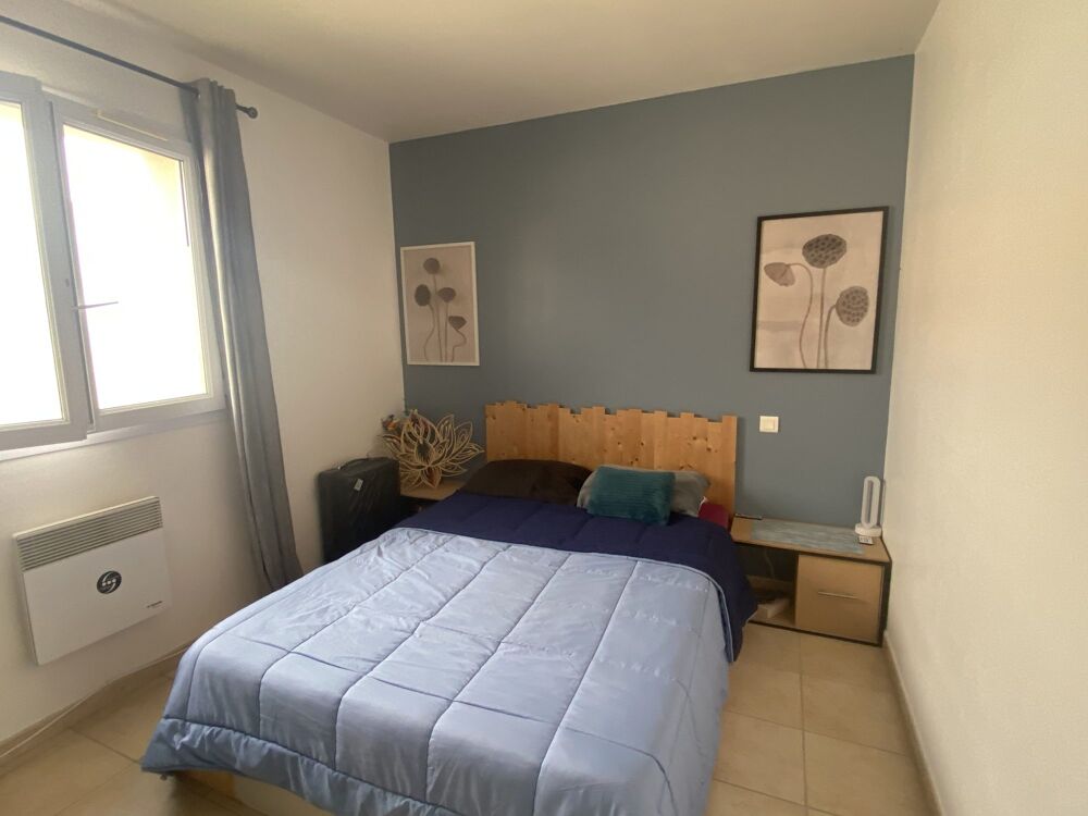 VAIRE, Maison 2 chambres, garage, parking et jardinet