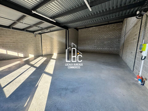   Basse Goulaine - À vendre local d'activité neuf 763,40 m² 