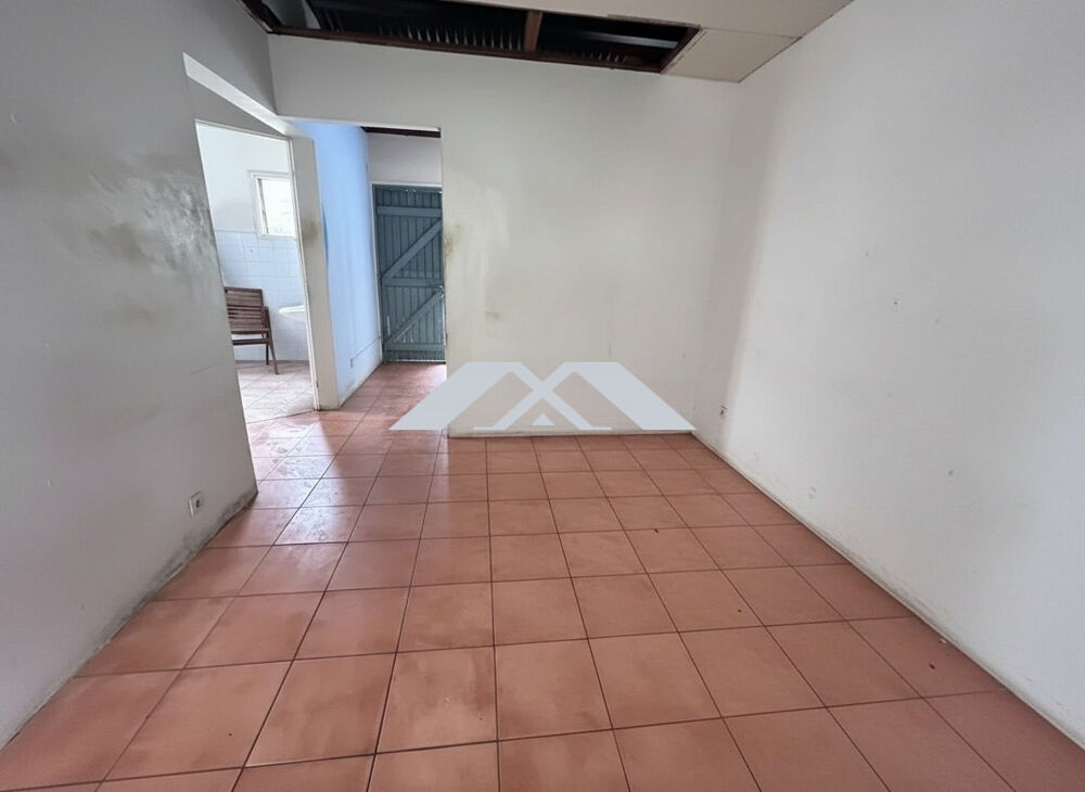 Maison T2 à rénover + garage Saint-Benoît