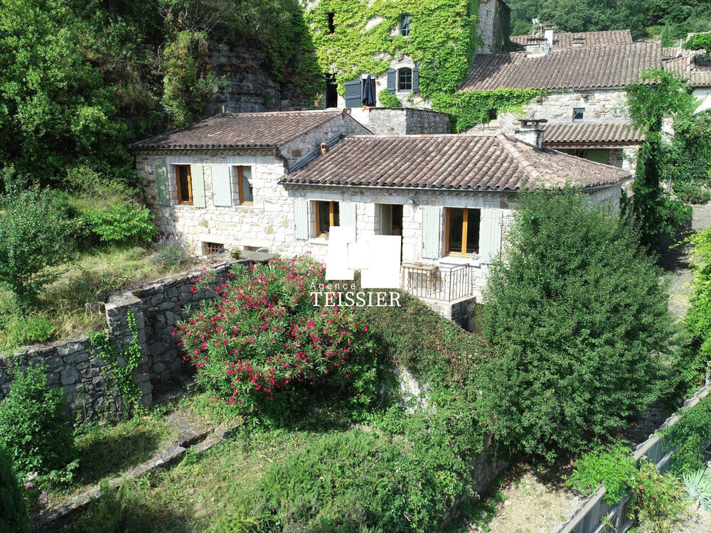 Sud Ardèche, 07140 les Vans : Maison en pierre dans village de