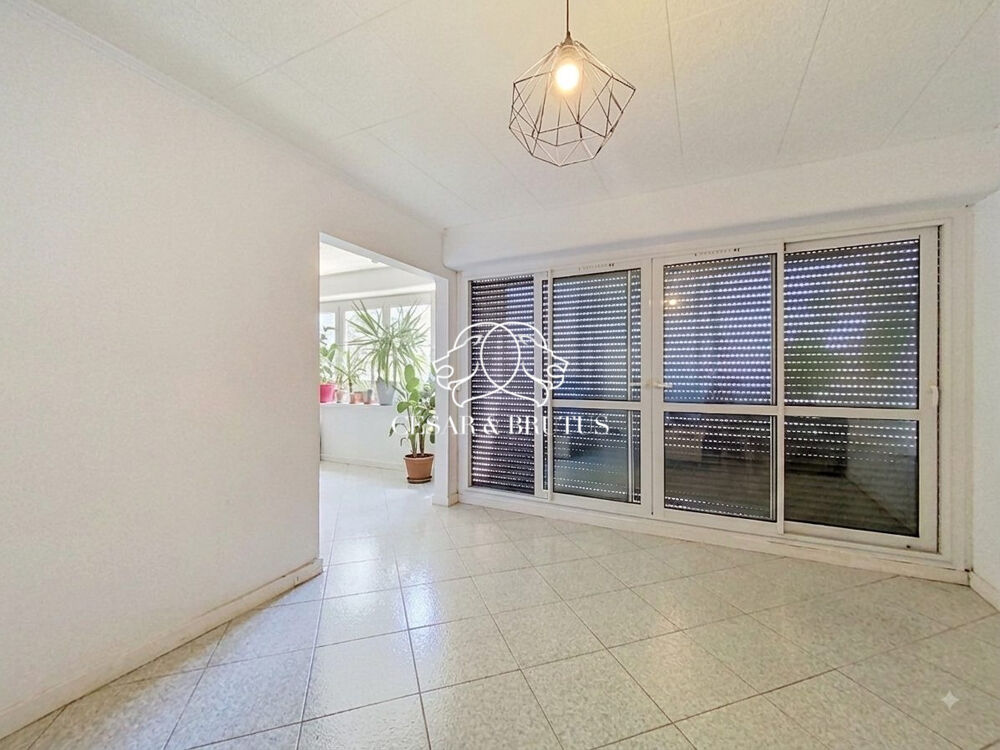 APPARTEMENT T4 - PROCHE DES COMMODITÉS - BALCON