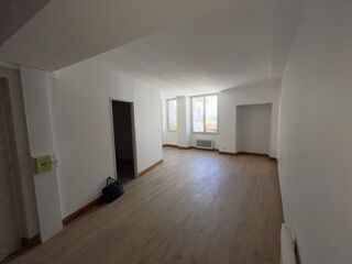  Appartement à louer 4 pièces 103 m²