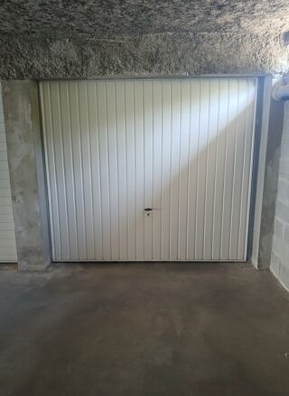  Parking / Garage à louer 16 m²