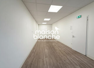  Appartement à louer 2 pièces 80 m²