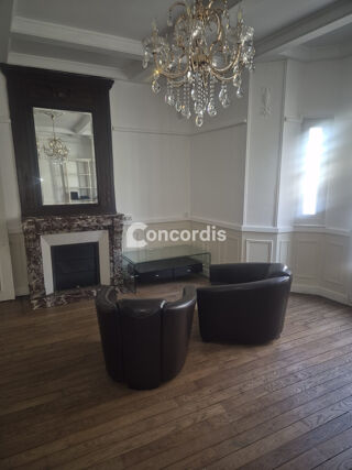  Appartement à louer 4 pièces 103 m²