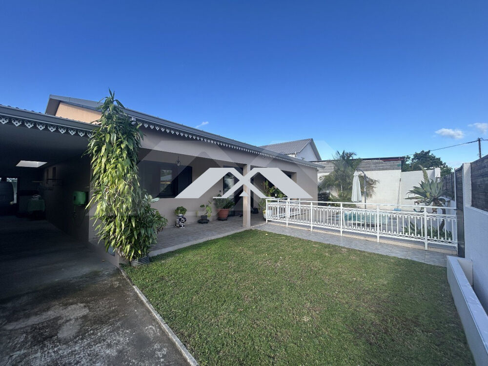 Coup de coeur Sainte-Anne Maison récente avec piscine et jardin