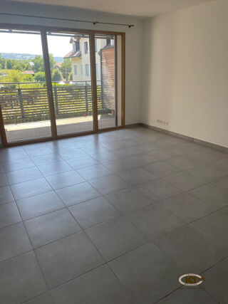  Appartement à louer 3 pièces 65 m²