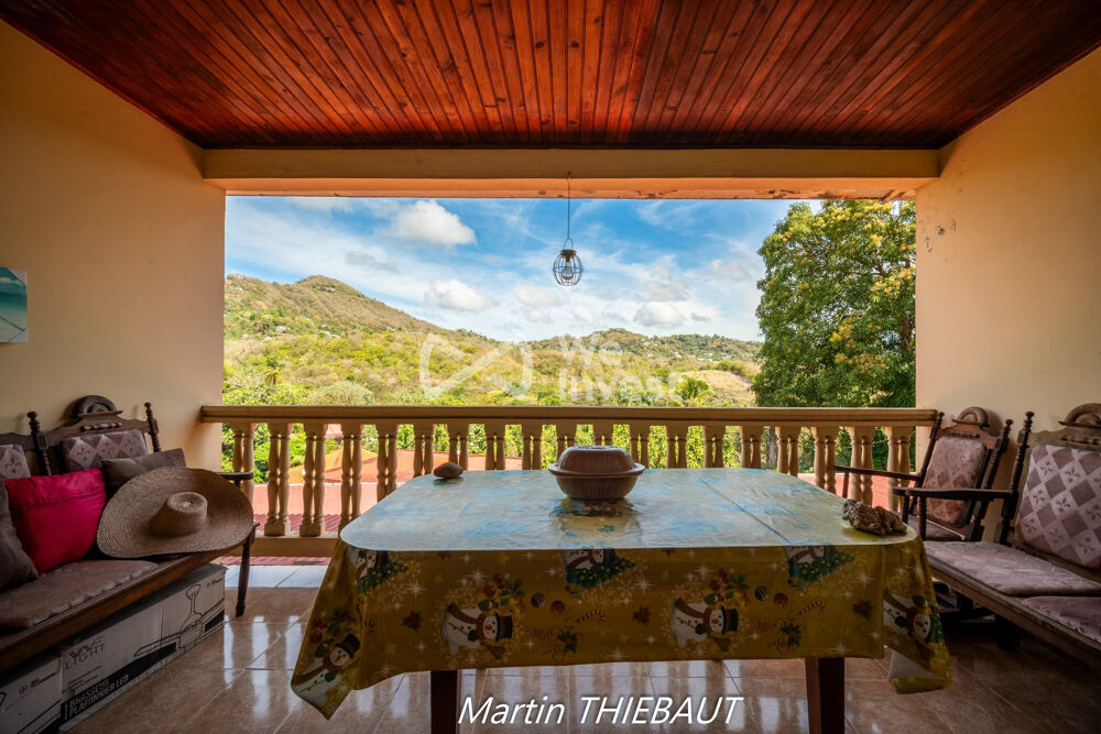 Au Marin, maison sur deux niveaux avec possibilité d'aménage