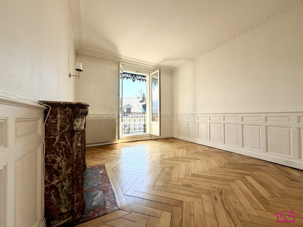 Vente Appartement DERNIER ETAGE AVEC ASCENSEUR DANS IMMEUBLE HAUSSMANNIEN Grenoble