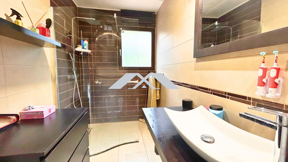 Vente Maison Villa 5 pièces avec piscine et vue mer ! La possession
