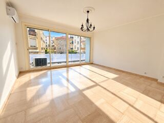 Location Appartement Centre ville : 3 pièces de 76m² avec large balcon sud au calme Nice