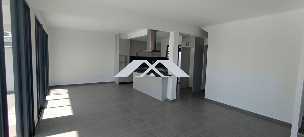 Location Maison St Pierre Villa 133m²+ garage 63m² habitation ou professionel Saint-pierre