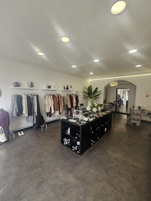   Local Commercial 42 m², SAINTES, secteur Saint-Pierre 