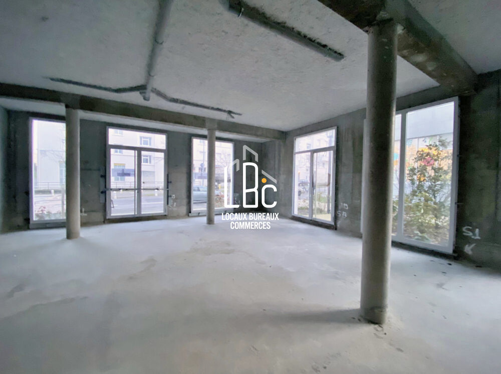   Ile de Nantes CHU - À louer local commercial 116 m² 