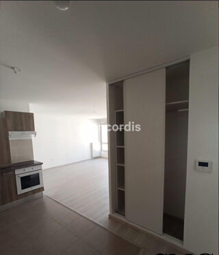  Appartement à louer 3 pièces 65 m²