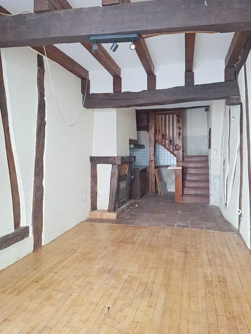 Réalmont centre - Maison de village avec cheminée