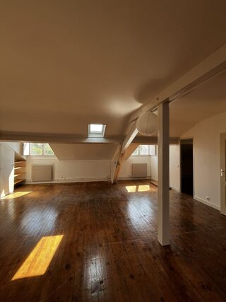  Appartement à louer 4 pièces 82 m²