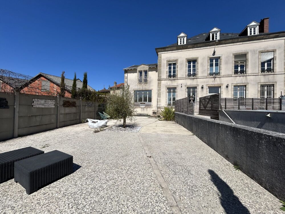   À louer : grand local professionnel de 265 m² avec terrasses ? 