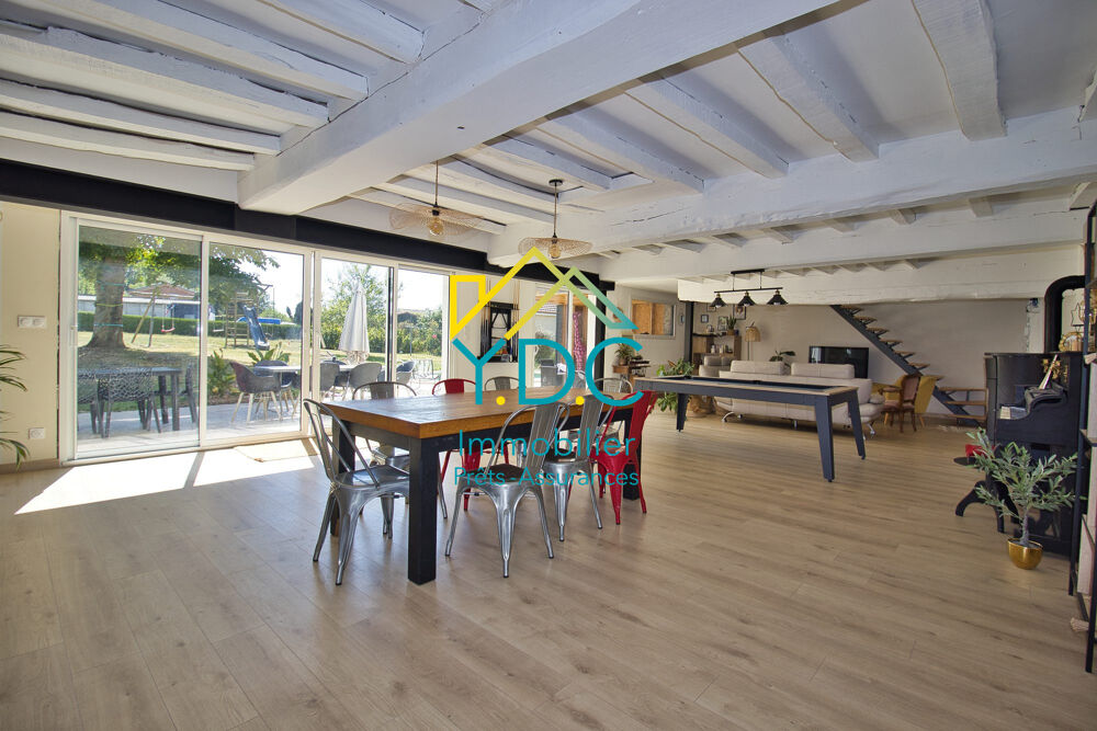Propriété de caractère avec terrain constructible, dépendanc