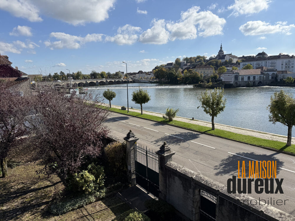 Maison de maître en bord de Saône à Gray