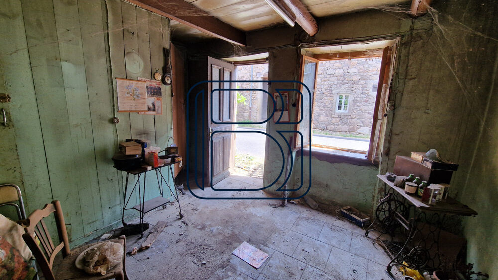 MAISON À RÉNOVER AVEC GRANGE ET ECURIE