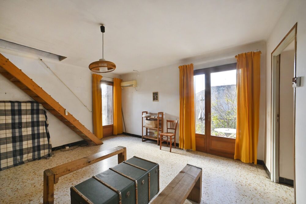 Maison de Village avec Cour, Terrasse et Stationnement