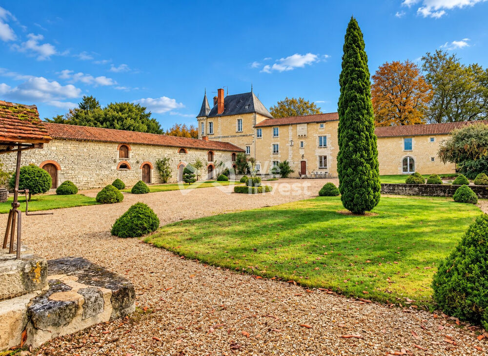 à vendre  Propriété/château Richelieu (37120)