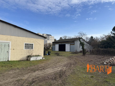 ENSEMBLE IMMOBILIER AVEC TERRAIN DE 4800M&sup2; ENVIRON 250000 18000 Bourges