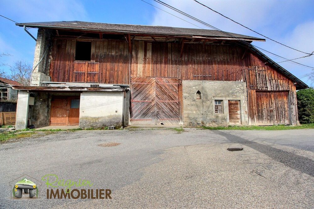 Ferme savoyarde à rénover d'environ 420,24m² utiles, le tou