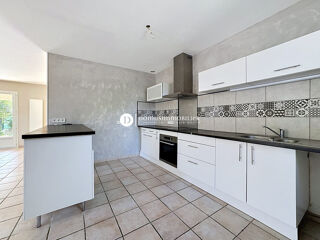 Vente Maison Villa de plain-pied avec jardin proche village Saint-saturnin-lès-avignon