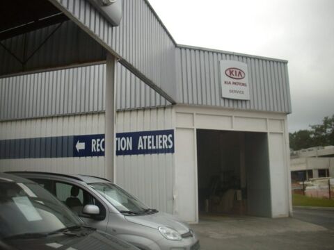  Grand Local Commercial avec show-room en location à l'entrée d 