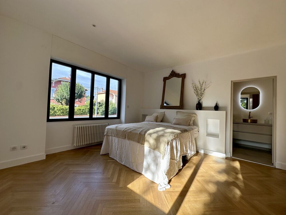 à vendre  Maison Bron (69500)