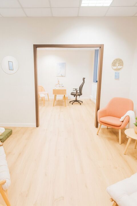 A VENDRE - Local professionnel 80 m&sup2; + 4 parkings 216250 56000 Vannes