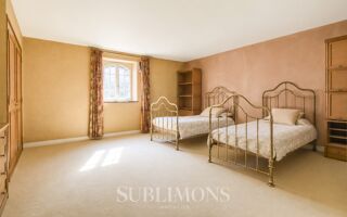  Maison à vendre 12 pièces 349 m²