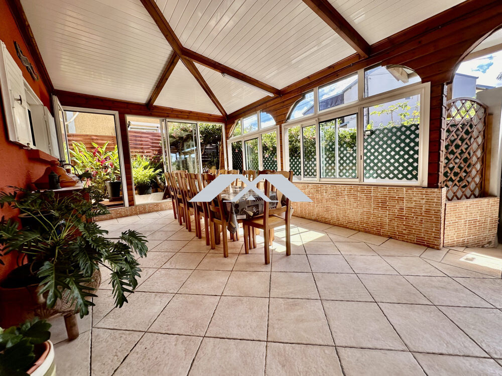 Villa de charme aux inspirations orientales et créoles  Vue