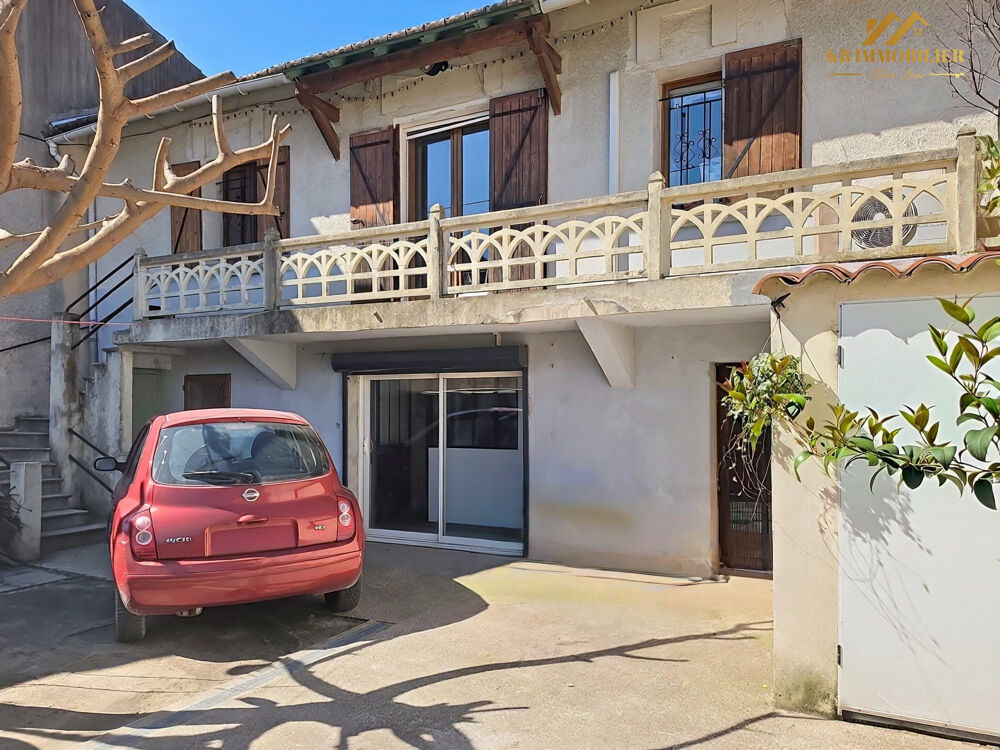 Maison avec cour et stationnement privatif
