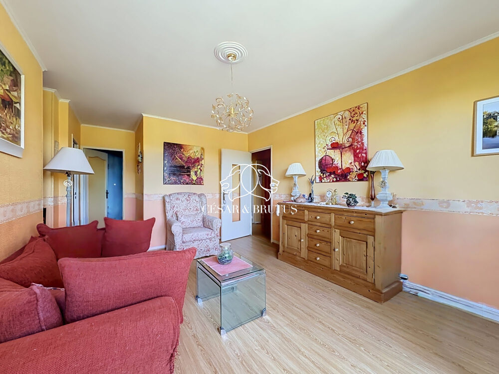 T3 traversant + balcon + loggia + cave + box