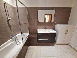  Appartement à louer 4 pièces 138 m²