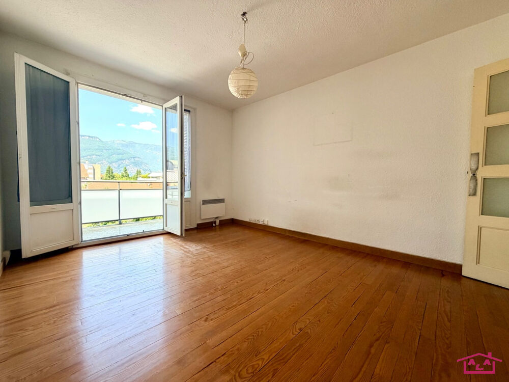 EUROPOLE APPARTEMENT F2 TRAVERSANT AVEC GRAND BALCON