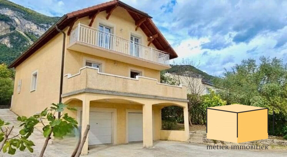 Villa avec terrain, piscine et sous-sol complet