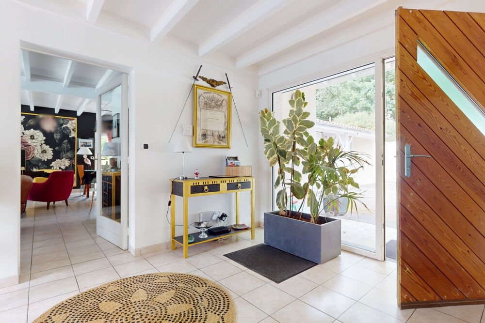 Vente Maison Plain pied lumineux avec 3 chambres, garage et et piscine Bergerac