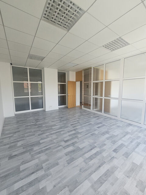   Local commercial de 125 m² A SAINTES Hypercentre rive gauche 