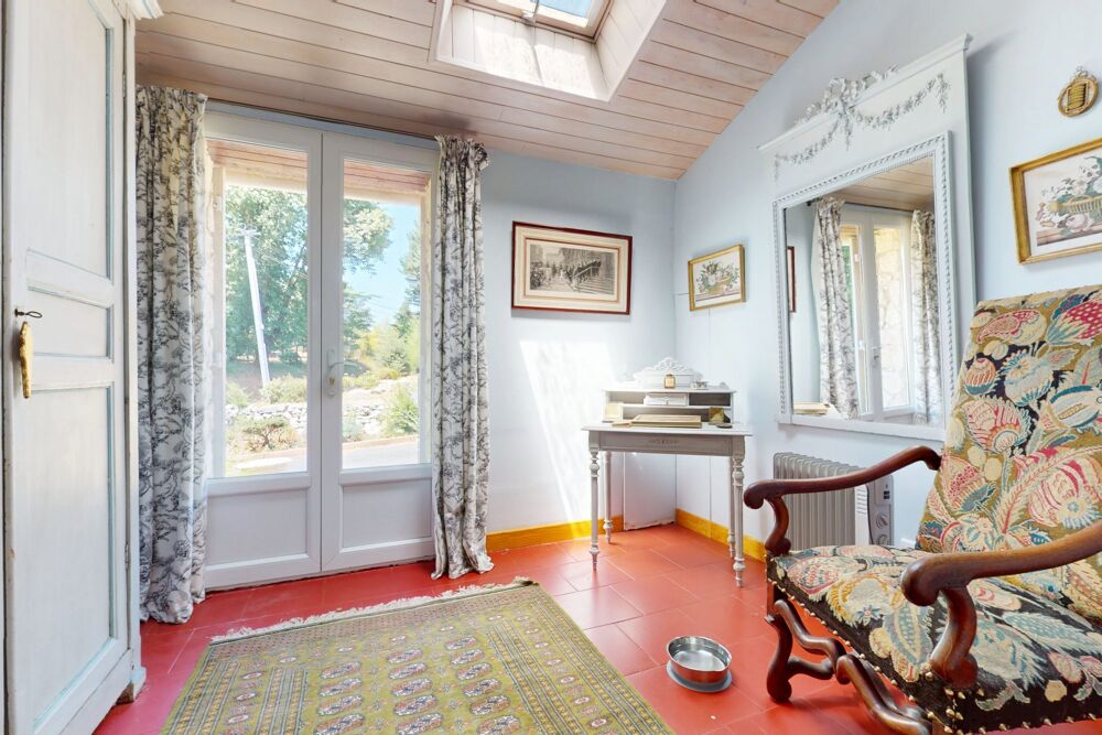 Maison en pierre avec jardin et vue dégagée  Aux portes de