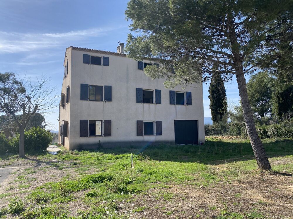 Grande maison avec garage